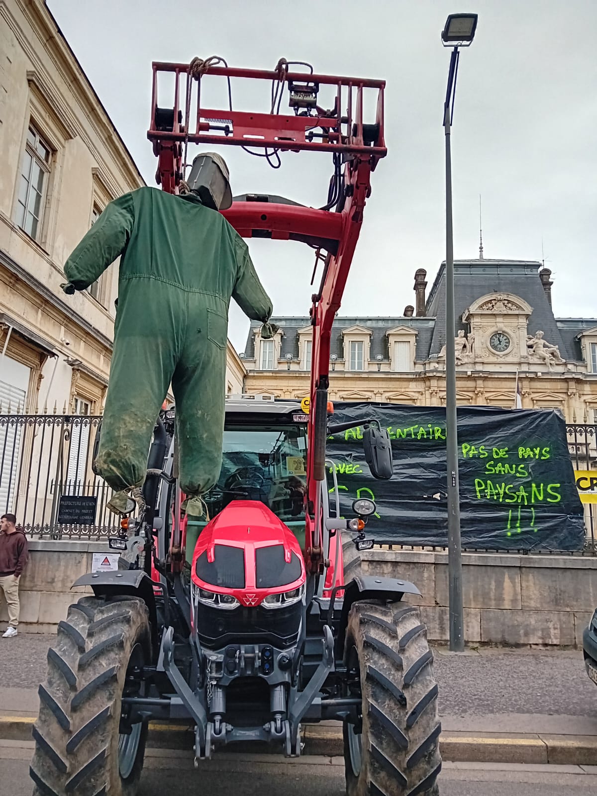 WhatsApp Image 2025-12-16 &agrave; 11.41.31_c2c132d7.jpg (305 KB)