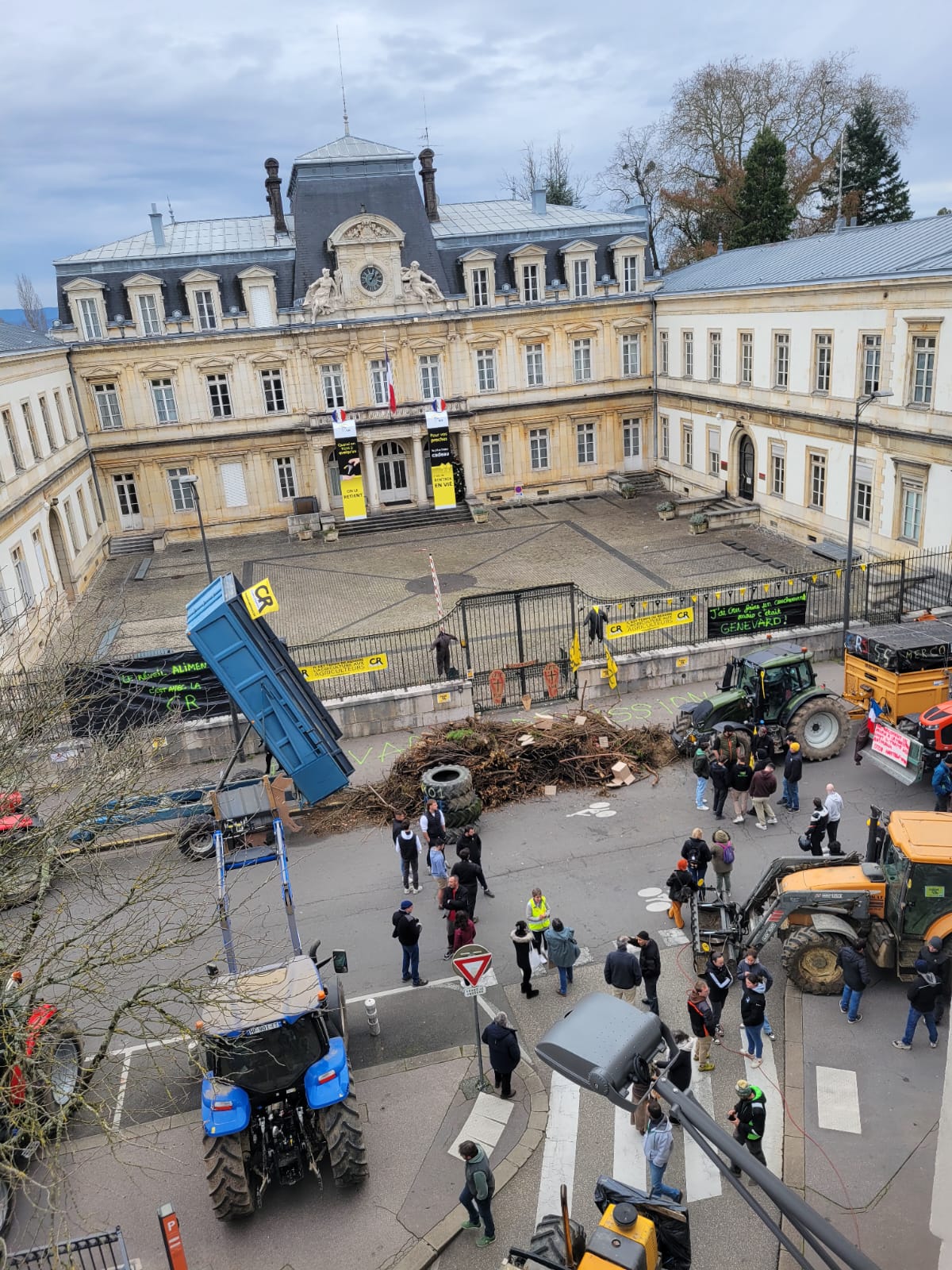 WhatsApp Image 2025-12-16 &agrave; 13.13.52_4f555aca.jpg (392 KB)