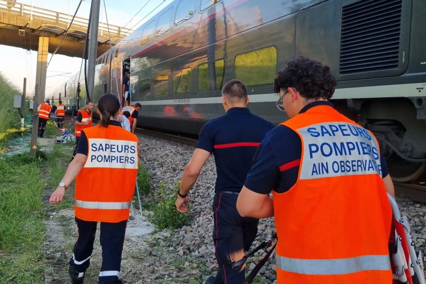 Civrieux: Un TGV arrêté sur les voies en pleine chaleur