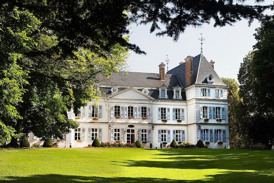 3 suspects mineurs mis en examen après l'incendie du château de Divonne